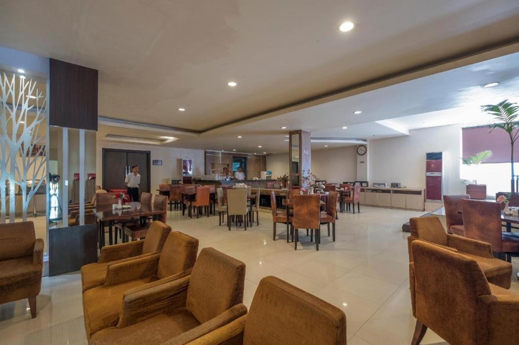 Collection O 1279 Hotel Grand Celino Macasar Exterior foto